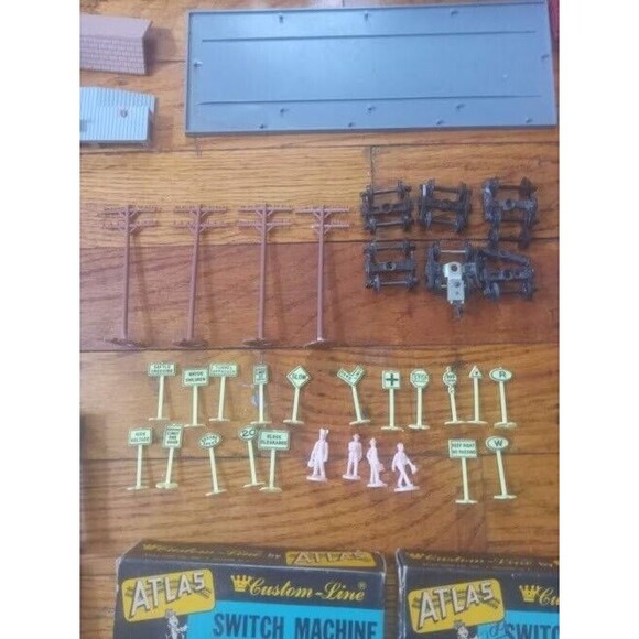 Vintage HO Scale Bachmann Train Set Lot Cars, Track, Transformer & More - Picture 8 of 8